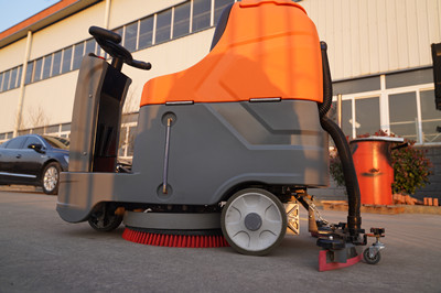 使用洗地機的時候要不要加入清潔劑？